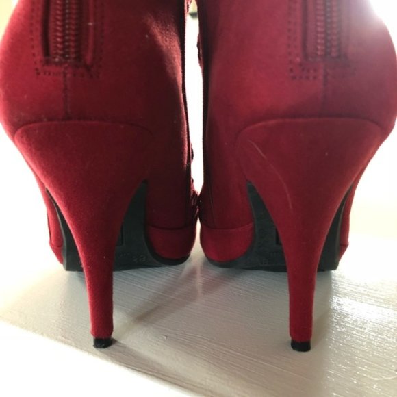 Christian Siriano deep red caged high heel sandals - Picture 3 of 5